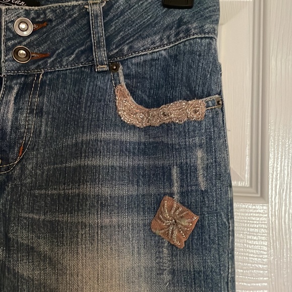 London Jeans distressed patchwork jeans… sharp! Sz 4 34” inseam - Picture 2 of 16